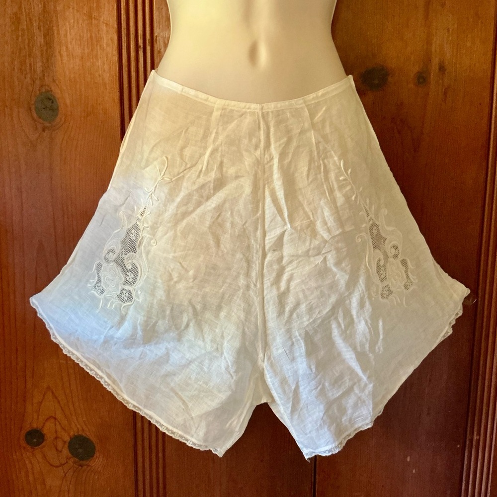 Vintage White Embroidered Bloomers/Tap Shorts